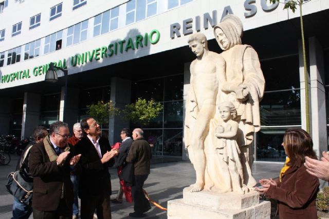 El grupo escultórico San Juan de Dios recupera su ubicación frente al Hospital Reina Sofía - 2, Foto 2