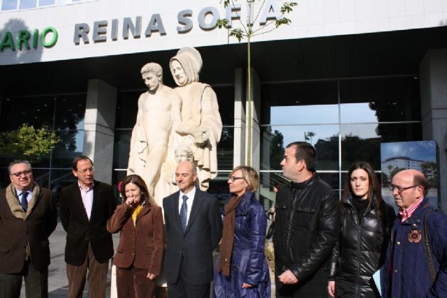 El grupo escultórico San Juan de Dios recupera su ubicación frente al Hospital Reina Sofía - 3, Foto 3