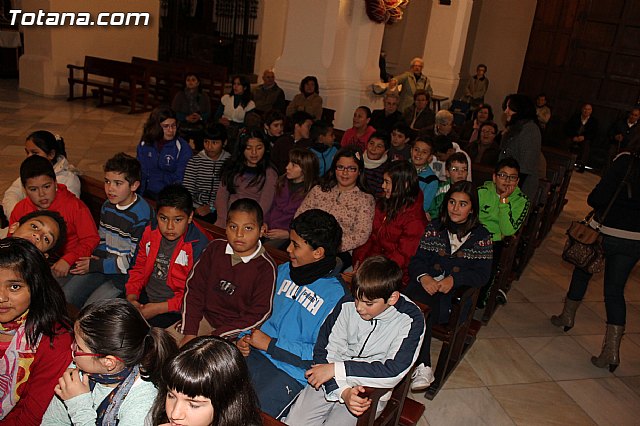 Alumnos de religin de diferentes colegios de de Totana asistieron a una misa en honor a Santa Eulalia - 47