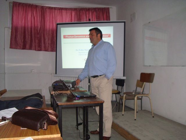 El científico Totanero Pedro Martínez Gómez imparte un ciclo de conferencias en Túnez, Foto 1