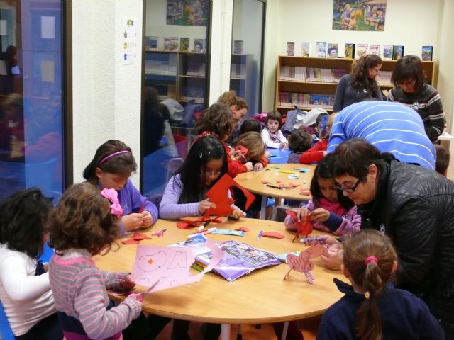 Cerca de 30 niños participan en el Taller Creativo 4 Patas - 1, Foto 1