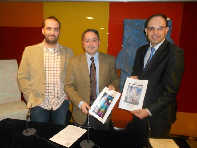 Navidad con CajaMurcia presenta en Teatro Circo Murcia Guerra de Papel y el Truco de Olej - 1, Foto 1