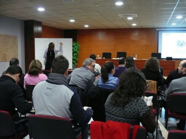 Cerca de treinta personas finalizan el curso de autoempleo celebrado en nuestra localidad - 1, Foto 1