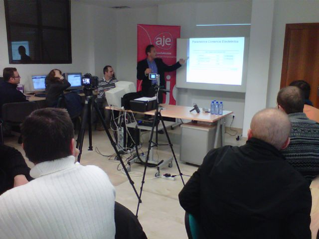 Más de 100 emprendedores de la Comarca aprenden a crear su Tienda Online con AJE Guadalentín, Foto 1