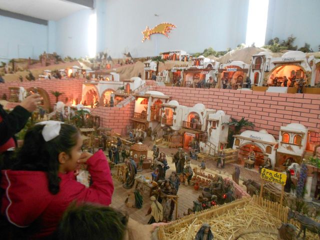 Decenas de vecinos de Santiago y Zaraiche se dan cita para inaugurar el Belén de la pedanía - 2, Foto 2