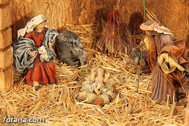 Autoridades municipales inauguran el belén municipal - 1, Foto 1