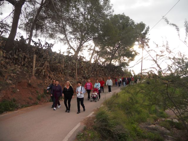 Casi un centenar de personas participaron en la tradicional Caminata Popular enmarcada dentro del programa de festejos patronales - 4, Foto 4