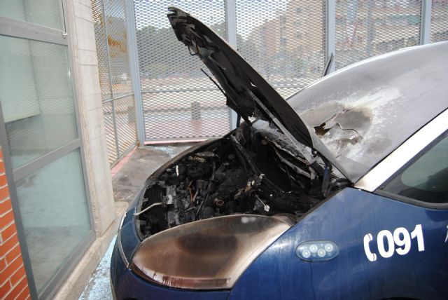 El delegado del Gobierno condena los actos de violencia callejera cometidos la pasada madrugada contra la Comisaría de San Andrés - 2, Foto 2