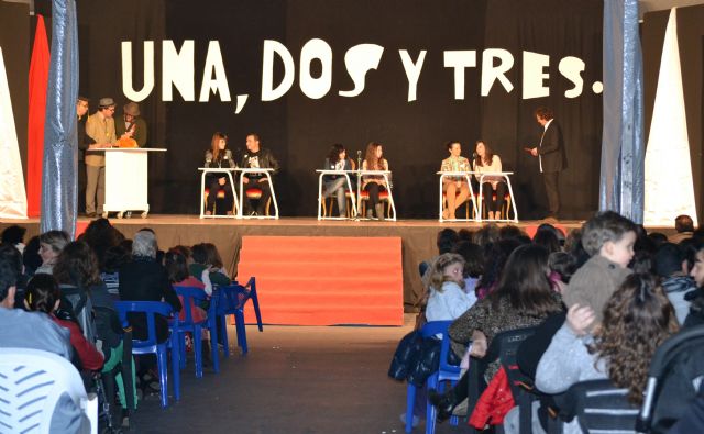 Sonia y Yara Galindo ganan 1.000 euros en el concurso Una, Dos y Tres... jugar, reír y ganar comprando en San Pedro del Pinatar - 2, Foto 2