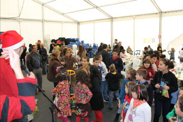 Decenas de niños participan en el IV concurso de Christmas navideños organizado por La Llana - 1, Foto 1