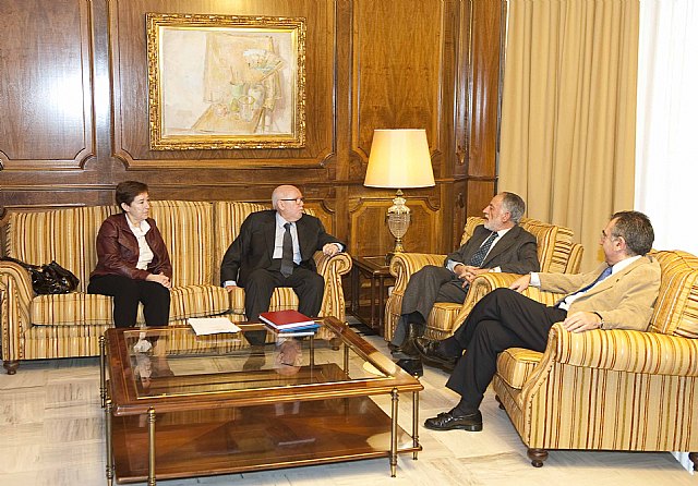 El fiscal del tribunal superior de justicia de Murcia presenta en la asamblea la memoria de la fiscalía correspondiente al 2011 - 1, Foto 1