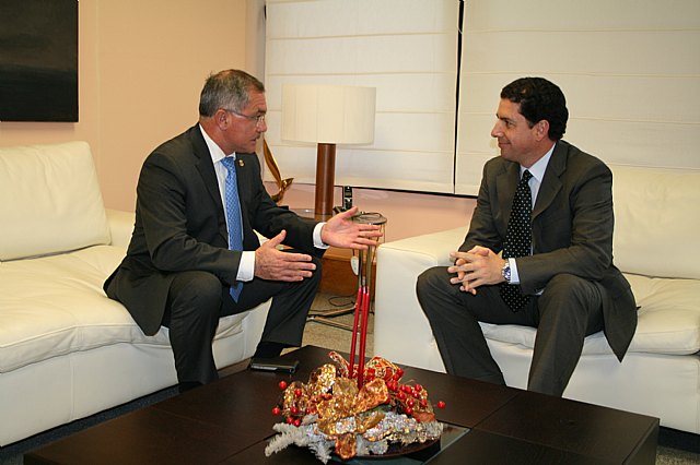 Reunión del consejero Sevilla y el alcalde de Águilas - 1, Foto 1