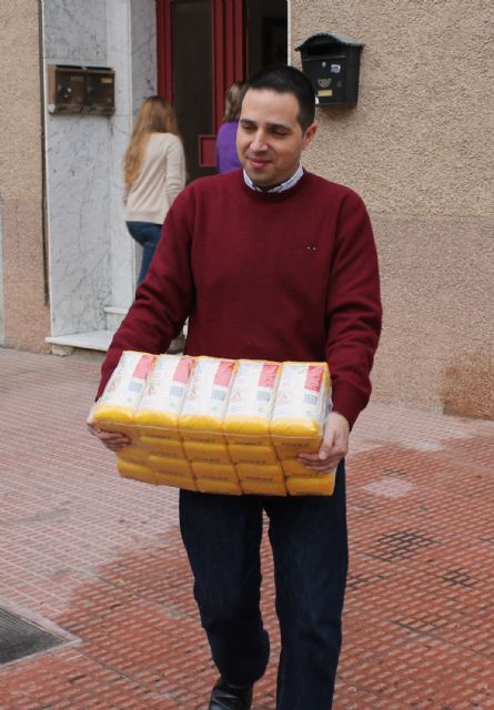 La asociación de mujeres Isabel González torreña recoge alimentos para los más necesitados - 1, Foto 1