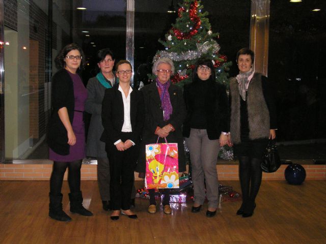 Autoridades municipales visitan a personas mayores para felicitarles la Navidad - 2, Foto 2