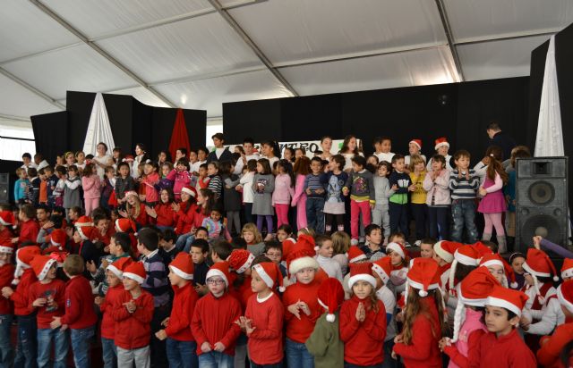 Más de 200 niños de siete colegios pinatarenses participan en el I Encuentro de Villancicos escolares - 1, Foto 1