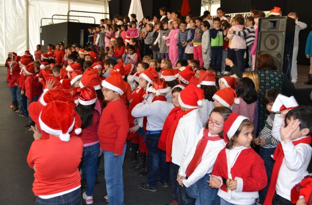 Más de 200 niños de siete colegios pinatarenses participan en el I Encuentro de Villancicos escolares - 2, Foto 2