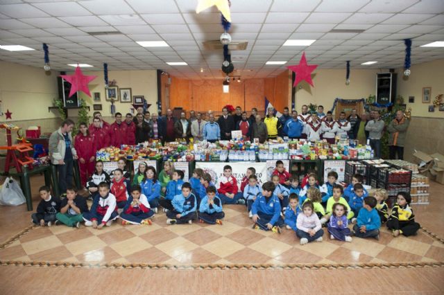 El Fútbol Base recoge 5.000 kilos de alimentos - 3, Foto 3