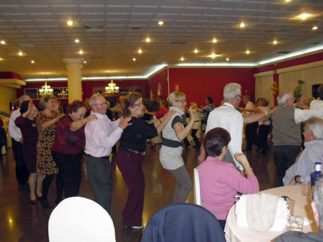 Los mayores celebran y bailan la Navidad - 2, Foto 2