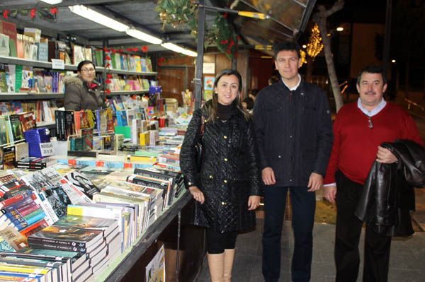 La Feria de Artesana instalada en el Atrio de San Lzaro ofrece todo tipo de productos elaborados por alhameños, Foto 2