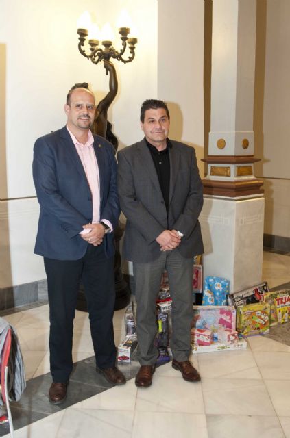 El Ayuntamiento recoge más de un centenar de juguetes con la campaña del Efesé - 3, Foto 3