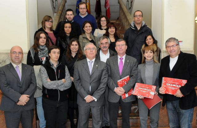 Un libro ofrece color y solidaridad a Lorca - 1, Foto 1