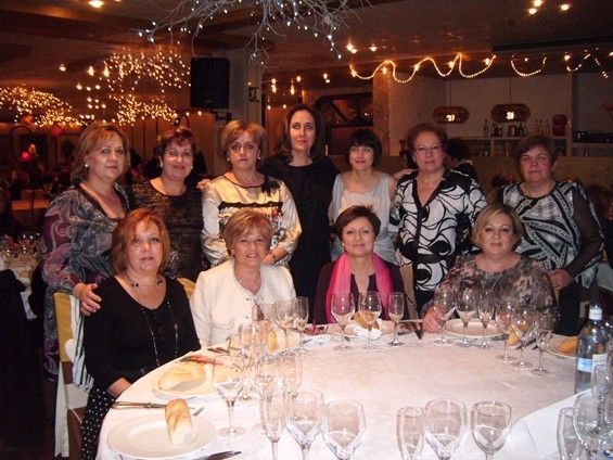 Las mujeres de Alguazas se lo pasan en grande en su tradicional cena de convivencia navideña - 1, Foto 1