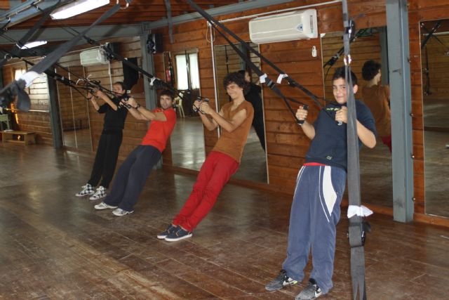 Cientos de alumnos de la ESO disfrutaron de un día de puertas abiertas en el Polideportivo - 1, Foto 1