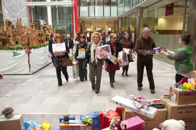 Sigue creciendo la montaña de juguetes del Edificio Administrativo - 1, Foto 1