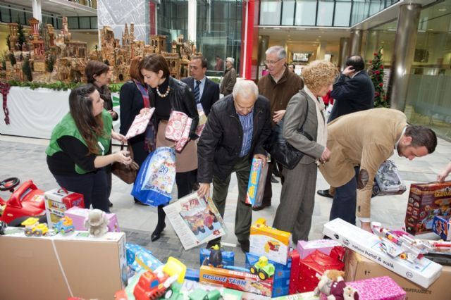 Sigue creciendo la montaña de juguetes del Edificio Administrativo - 3, Foto 3