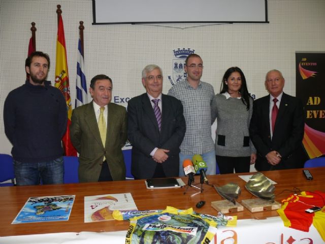 Presentadas oficialmente la VI Vuelta a Murcia Máster y la III Semana Internacional de Ciclismo de Bomberos, que se celebrarán en nuestra localidad el próximo año - 1, Foto 1