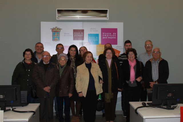 Los mayores del taller de informtica se despiden hasta despus de Navidad, Foto 1