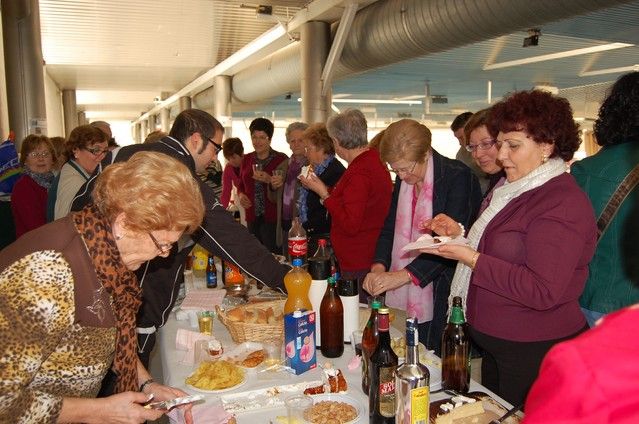Los alumnos de Gerontogimnasia de Alguazas ejercitan la saludable Navidad - 1, Foto 1