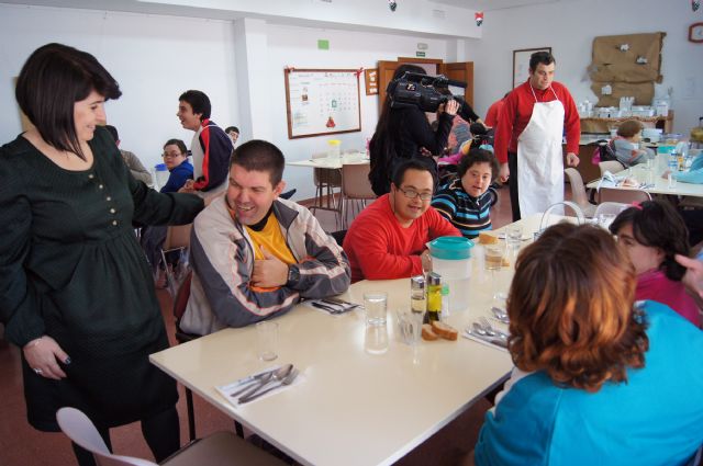 Autoridades municipales felicitan la Navidad a los usuarios y profesores del Centro Ocupacional José Moyá y a los del Servicio de Apoyo Psicosocial - 3, Foto 3
