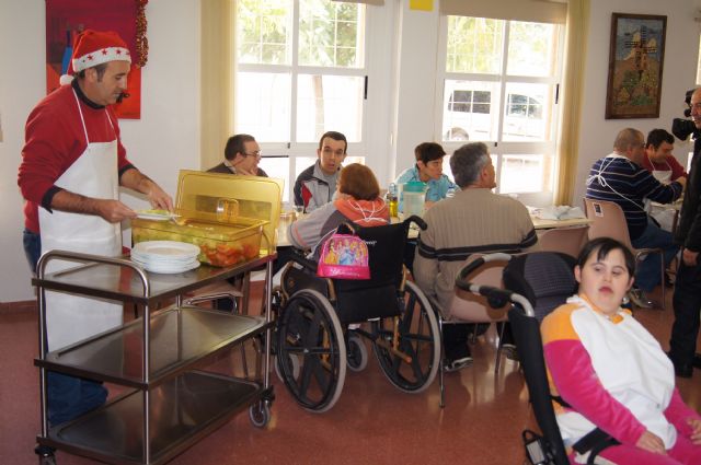 Autoridades municipales felicitan la Navidad a los usuarios y profesores del Centro Ocupacional José Moyá y a los del Servicio de Apoyo Psicosocial - 4, Foto 4