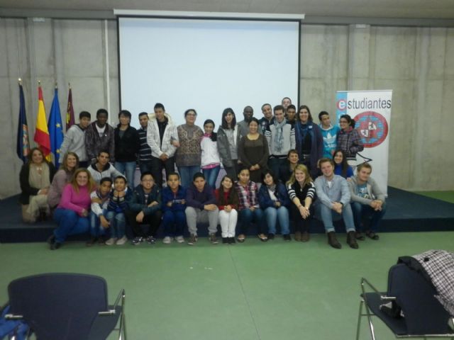 30 jóvenes participan en el encuentro con Lola Beccaría - 1, Foto 1