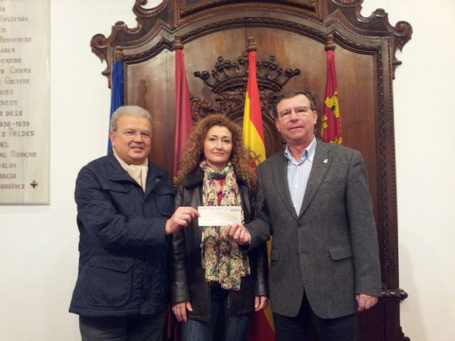 Los profesores del Colegio José Robles donan 500 euros a la Mesa Solidaria del Ayuntamiento de Lorca - 1, Foto 1
