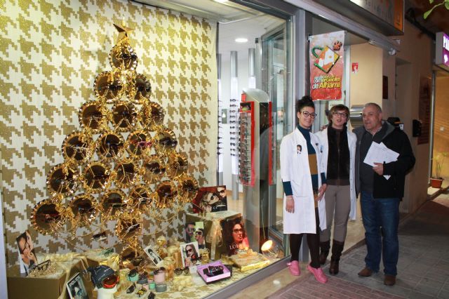 Burgujas, Esther ptica y Juguetera Belmar, ganadores del concurso de escaparatismo, Foto 3