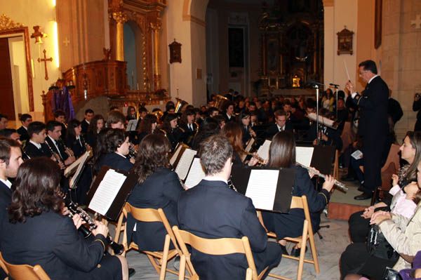 La Escuela de Música ofrece su concierto de Navidad en la iglesia de San Lázaro, completamente abarrotada de espectadores - 2, Foto 2