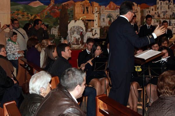 La Escuela de Música ofrece su concierto de Navidad en la iglesia de San Lázaro, completamente abarrotada de espectadores - 3, Foto 3