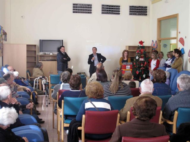 Los mayores del Centro de Día del Algar celebran la Navidad - 2, Foto 2