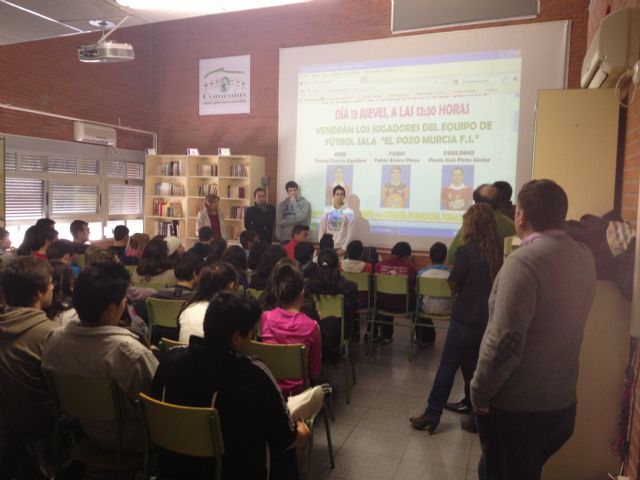 Jugadores de El Pozo Murcia Fútbol Sala recomiendan a los alumnos del IES Villa de Alguazas mantenerse alejados del mundo de las drogas - 1, Foto 1