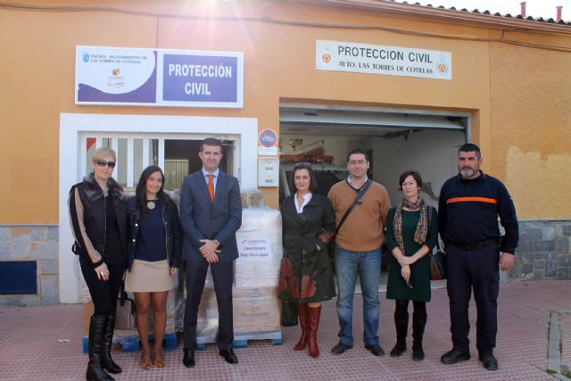 Los trabajadores de Consum entregan más de 400 juguetes al cuerpo de Protección Civil torreño - 1, Foto 1