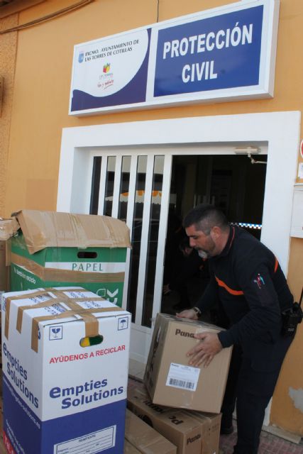 Los trabajadores de Consum entregan más de 400 juguetes al cuerpo de Protección Civil torreño - 3, Foto 3