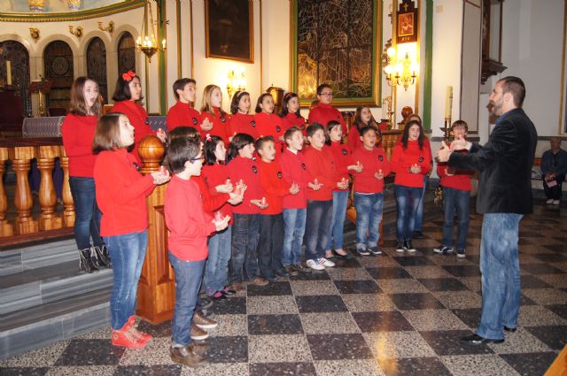 El Coro Escolar del CEIP Santa Eulalia celebró un concierto de Navidad en la parroquia de Las Tres Avemarías - 1, Foto 1