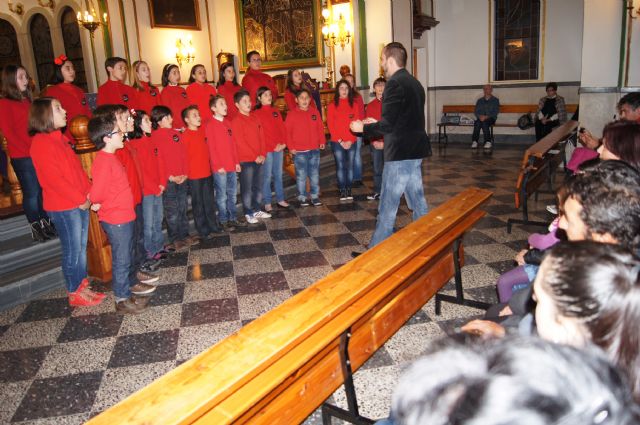 El Coro Escolar del CEIP Santa Eulalia celebró un concierto de Navidad en la parroquia de Las Tres Avemarías - 2, Foto 2