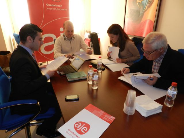 Mari Carmen moreno se interesa por los proyectos y demandas de AJE Guadalentín - 1, Foto 1