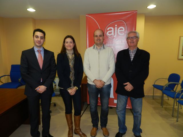 Mari Carmen moreno se interesa por los proyectos y demandas de AJE Guadalentín - 2, Foto 2