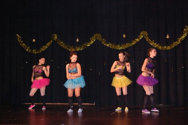 Las Peñas Báilalo y Entre Aguas de Alguazas marcan a ritmo de baile el compás de la Navidad local - 1, Foto 1