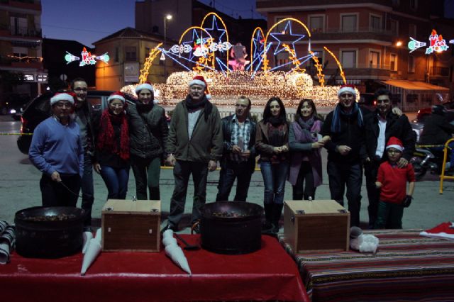 El alcalde asa castañas para ayudar a Cáritas - 1, Foto 1