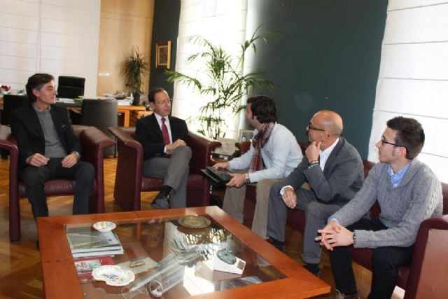 Cámara brinda el apoyo del Ayuntamiento para colaborar con las iniciativas de la Asociación Jóvenes Murcianos con los Derechos Humanos - 2, Foto 2